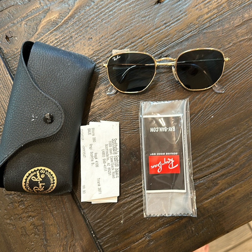 Like new Rayban sunglasses gold